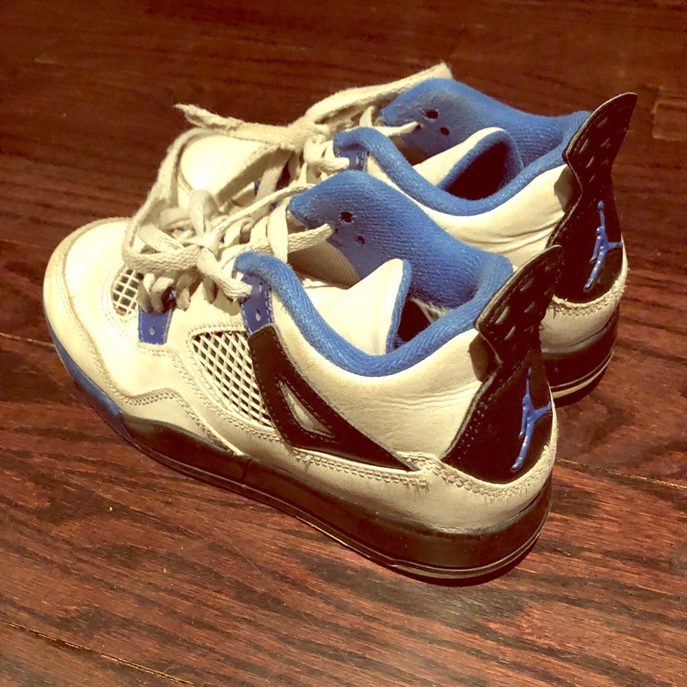 Air Jordan Retro IV Sneaker